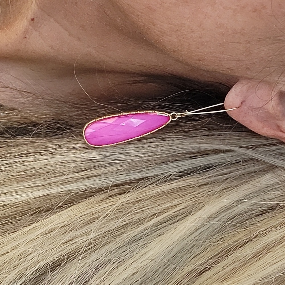FACETED HOT PINK TEARDROP EARRINGS